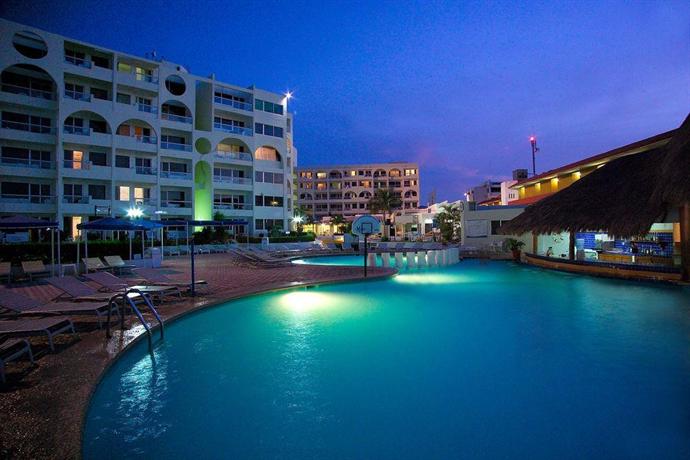 Aquamarina Beach Hotel, Cancun - Compare Deals