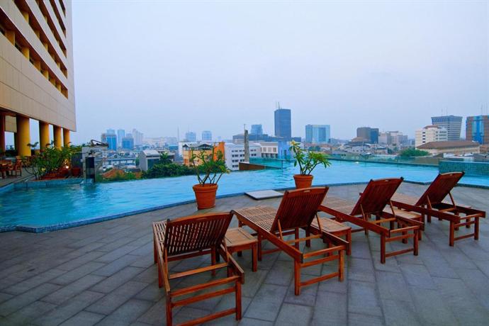Merlynn Park Hotel Jakarta - Compare Deals