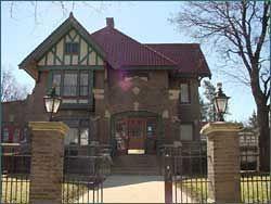 The Mansion Bed & Breakfast West Dundee