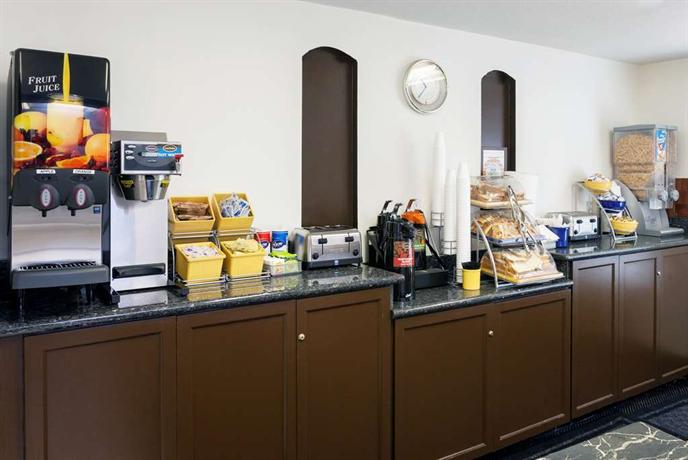 Days Inn & Suites Fountain Valley