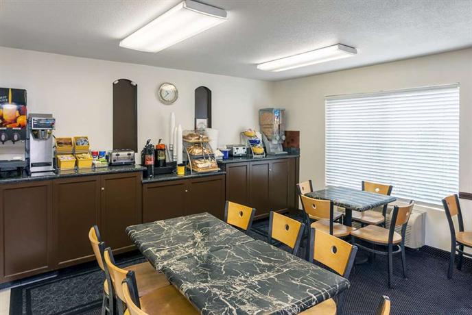 Days Inn & Suites Fountain Valley