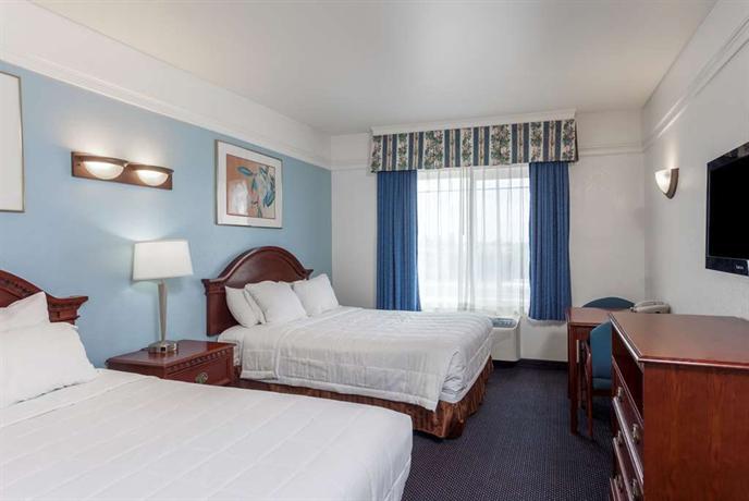 Days Inn & Suites Fountain Valley