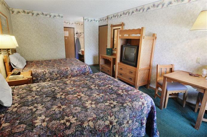 polynesian water park resort wisconsin dells compare deals polynesian hotel wisconsin dells