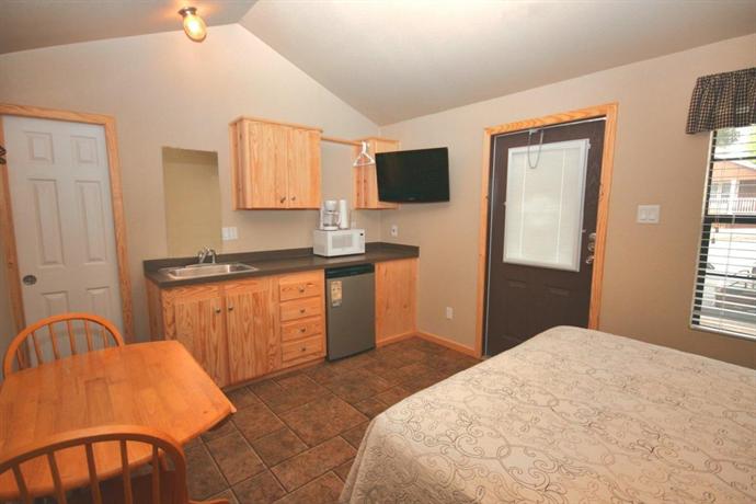 Hill Country Cottage Rv Resort New Braunfels Compare Deals