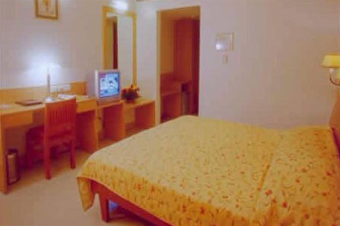 Comfort Inn Lucknow Compare Deals