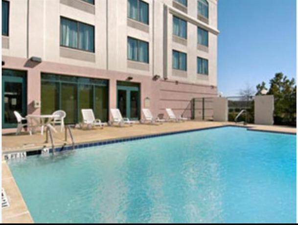 Best Western Plus Birmingham Inn & Suites