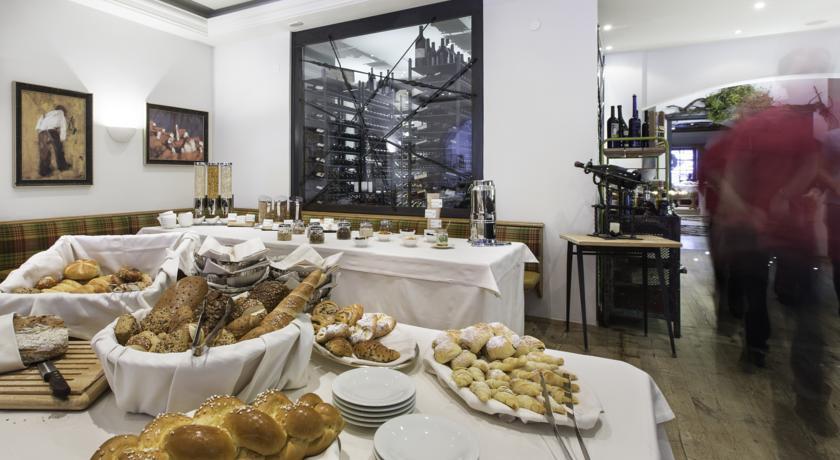 Raffl\'s Tyrol Hotel, Sankt Anton am Arlberg - Compare Deals Raffl\'s Tyrol Hotel, Sankt Anton am Arlberg - Compare Deals