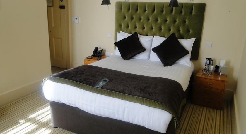 Embankment Hotel