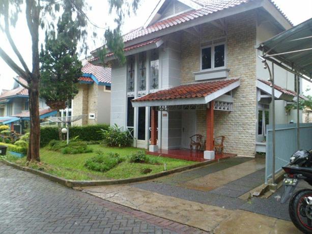 Villa Kota Bunga B112A, Pacet  Compare Deals