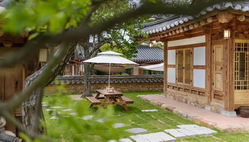 Gyeongju Sanjuk Hanok Hotel - Compare Deals