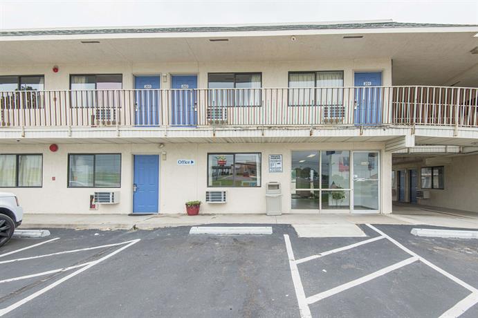 Motel 6 Kansas City North Airport Compare Deals