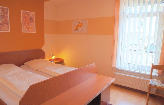 Hotel Garni Haus Zum Gutenberg Hallbergmoos Compare Deals