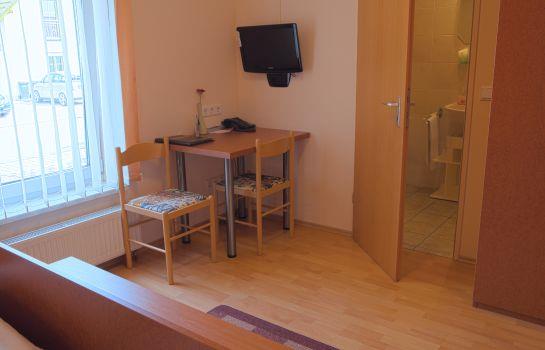 Hotel Garni Haus Zum Gutenberg Hallbergmoos Compare Deals