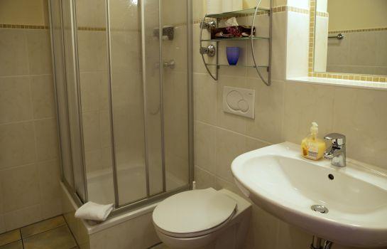 Hotel Garni Haus Zum Gutenberg Hallbergmoos Compare Deals