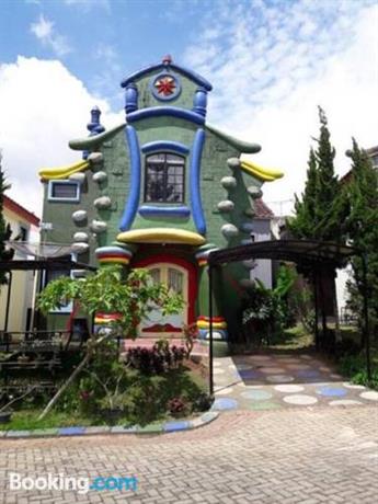 Villa Kota Bunga NA2  21, Pacet  Compare Deals