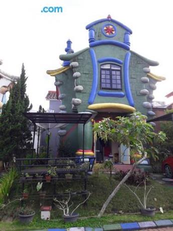 Villa Kota Bunga NA2  21, Pacet  Compare Deals