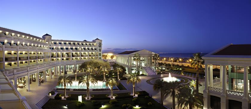 Las Arenas Balneario Resort