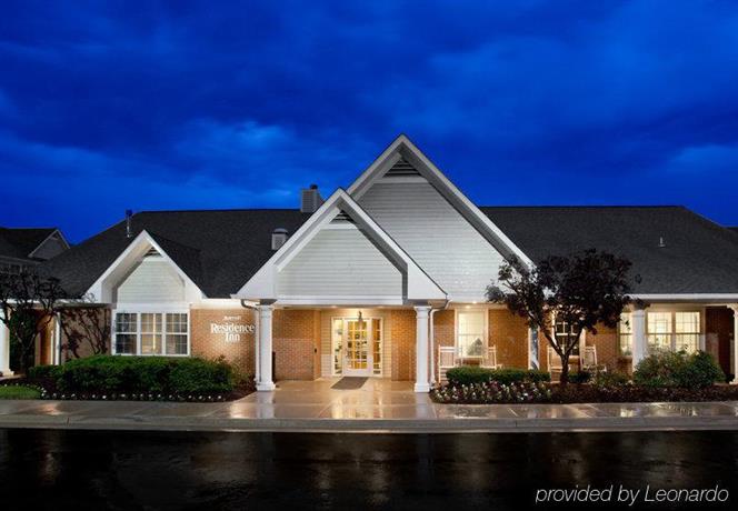 Residence Inn By Marriott Pittsburgh Airport Coraopolis Compare