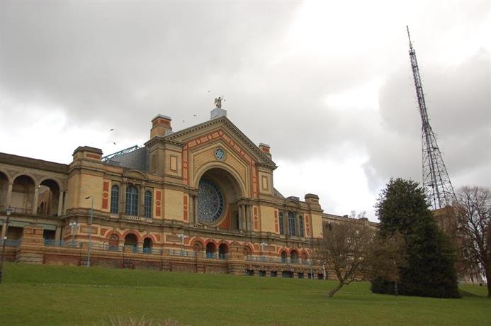 搜寻恩菲尔德伦敦自治市的饭店