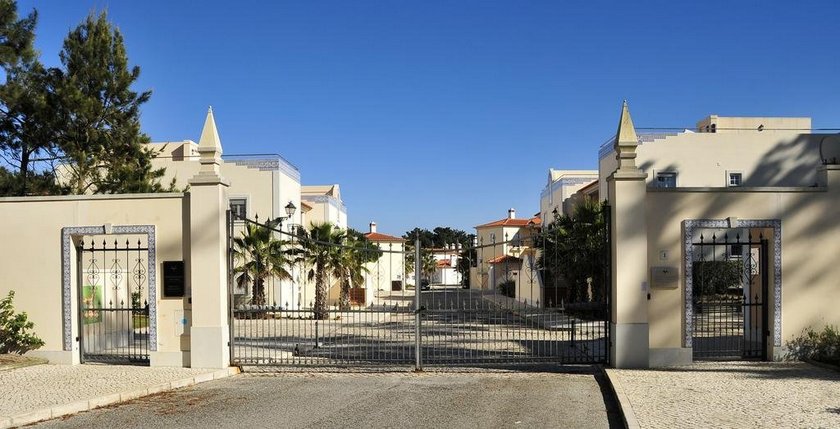 Great Townhouse With 3 Pools