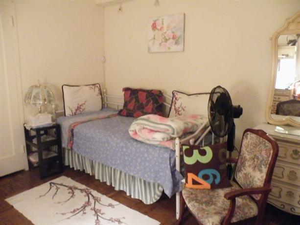 Homestay in Clinton Hill near St. Joseph's College