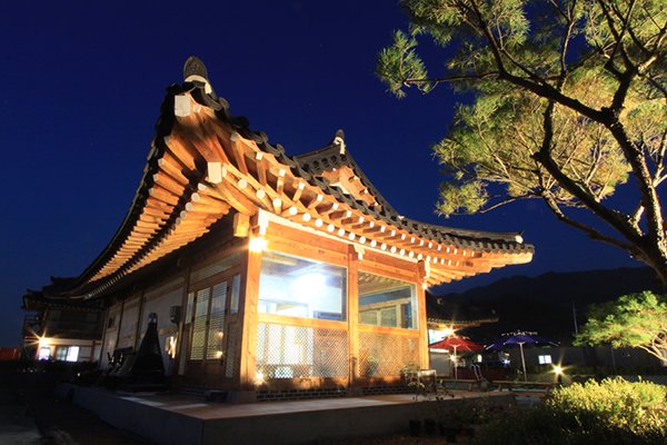 경주 남산 한옥관
