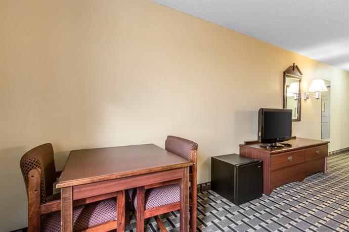 Comfort Inn & Suites Moore