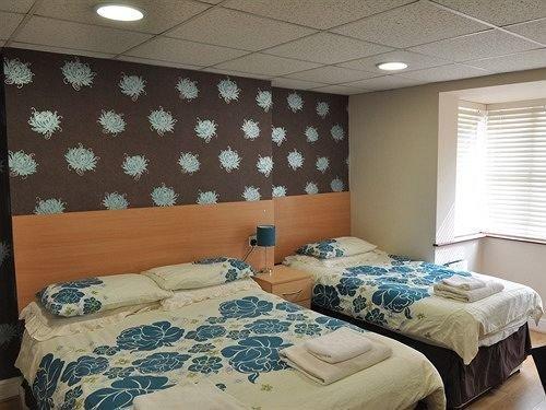 Debden Guest House Hotel London