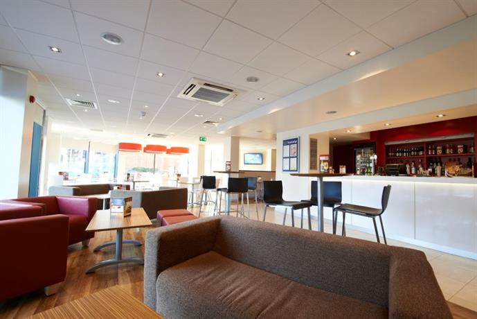 Travelodge London Hounslow - Compare Deals