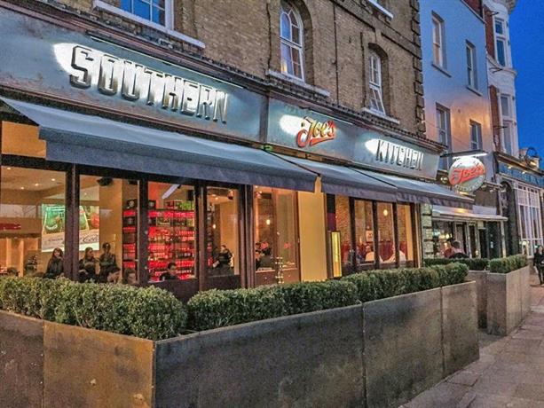 Sakkson House Boutique Rooms & Suites