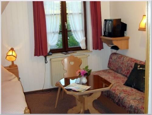 Thb Gasthof Pension Rotes Haus Hotel In Kurort Oberwiesenthal