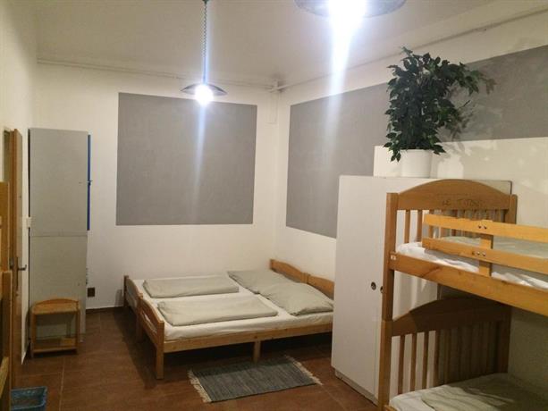 테슬라 아파트먼트, Tesla Apartments