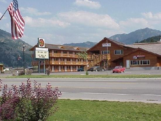 The Bull Moose Lodge Alpine Compare Deals