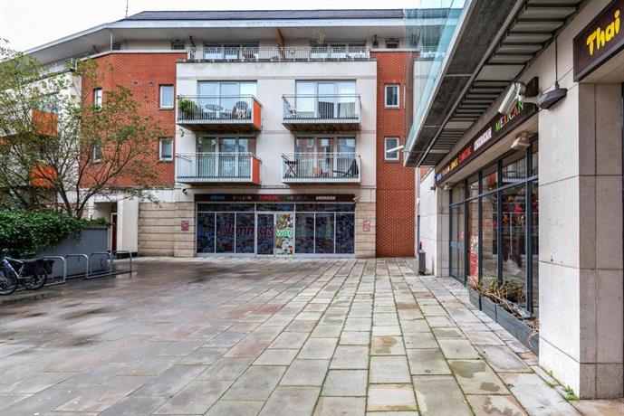 Roomspace Serviced Apartments - Oaks Square