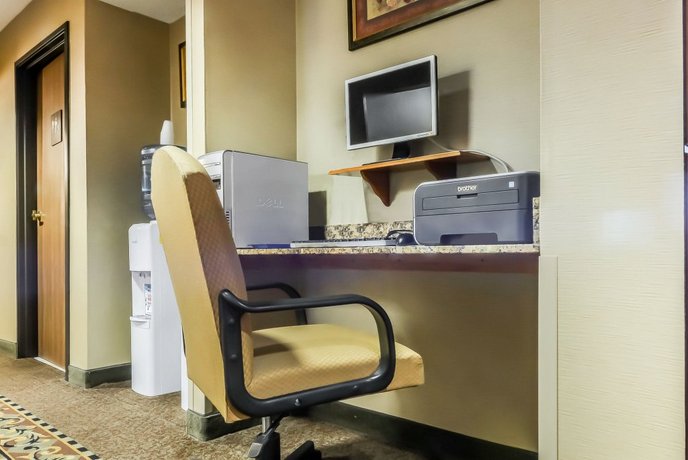 Comfort Inn Batavia Darien Amusement Park Area Compare Deals