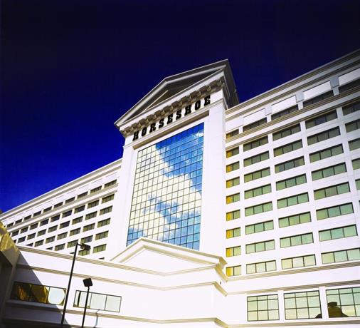 hotels near blue horseshoe casino
