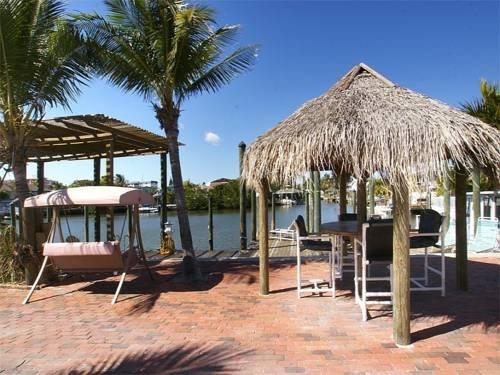 Shipwreck Motel Fort Myers Beach Compare Deals About Shipwreck Motel