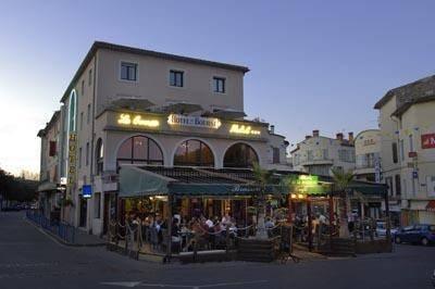 Hotel De La Bourse Pont-Saint-Esprit