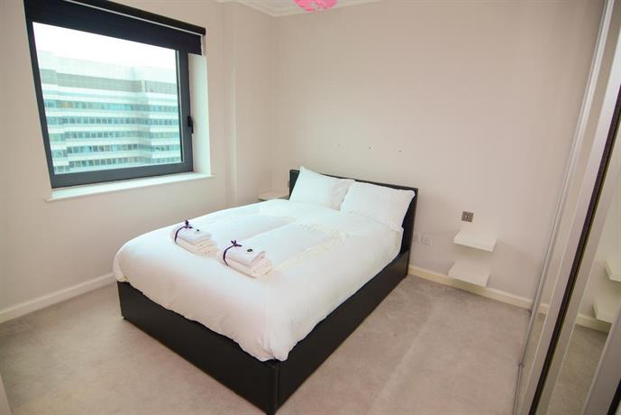 Canary Wharf - Corporate Riverside Apartments