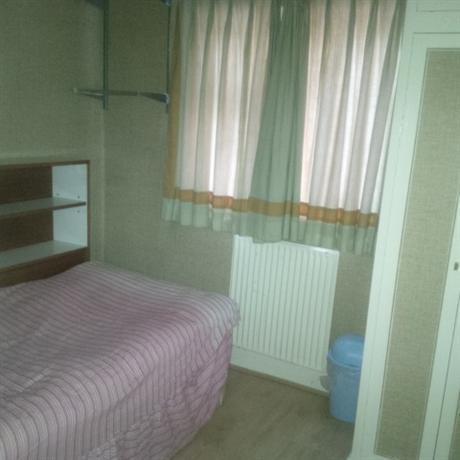 Homestay in Wembley near Bobby Moore Sculpture