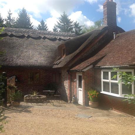 Thatched cottage Coldwaltham