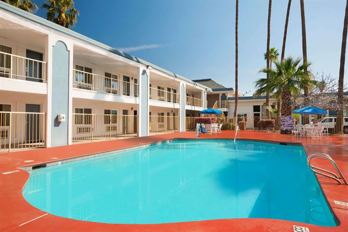 Travelodge Hotel Bakersfield