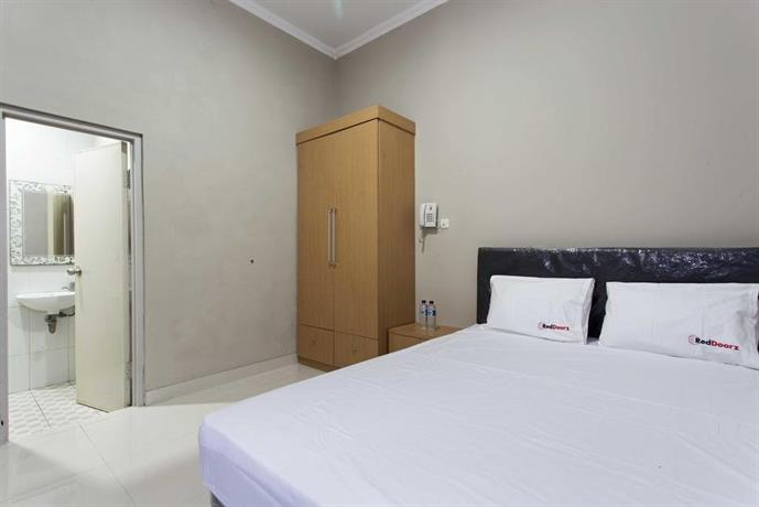 RedDoorz @ Mangga Besar 2, Jakarta - Compare Deals