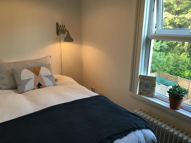 Homestay in Forest Hill near Mr Lawrence Wine Merchant