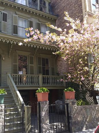 Homestay in East Harlem near Langston Hughes House