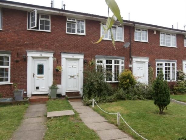 Homestay in Sunbury-on-Thames near Kempton Park Railway Station