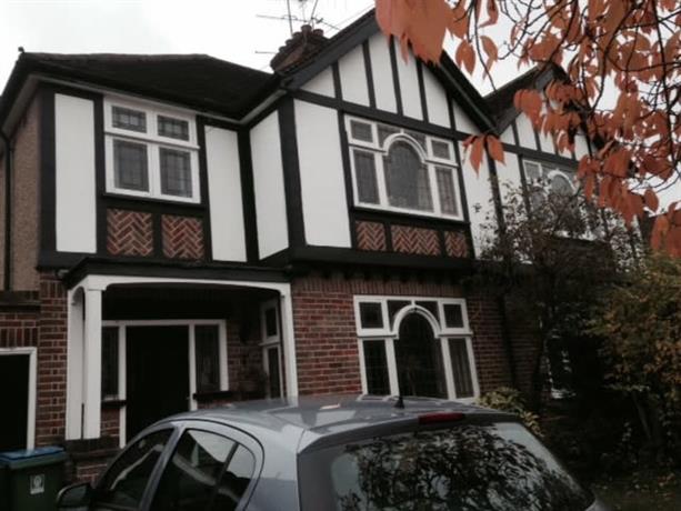 Homestay in Watford near Sun Postal Sports F.C.