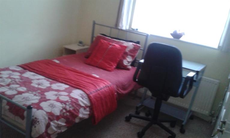 Homestay in Barnet near Canons Park Tube Station