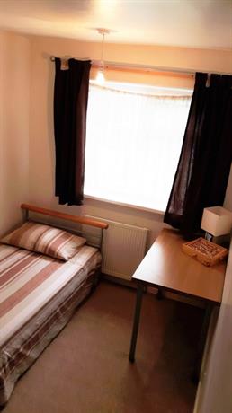 Homestay in Croydon near New Addington Tram Stop