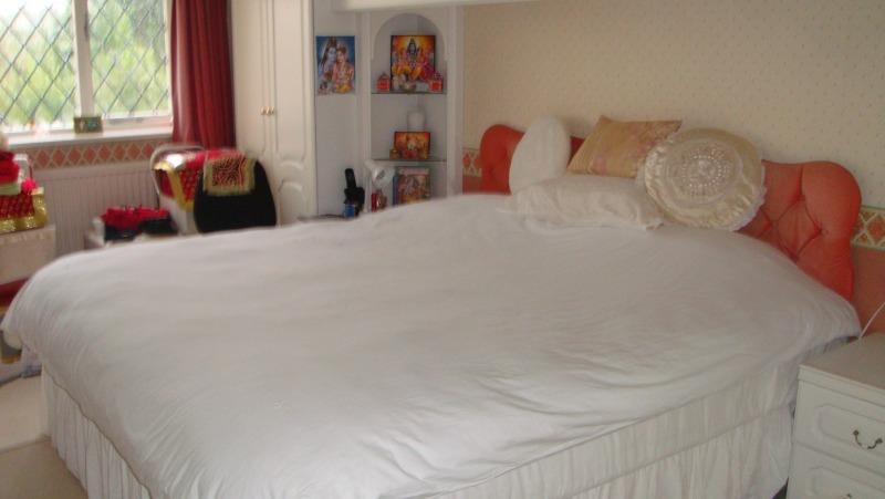 Homestay in Epsom near Decca Sports Ground